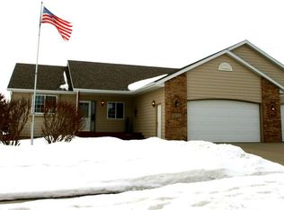905 E Heatherwood Dr, Brandon, SD 57005