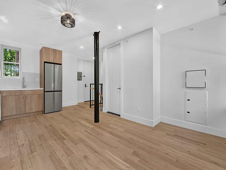 376 Montgomery St #1A — Photo 11