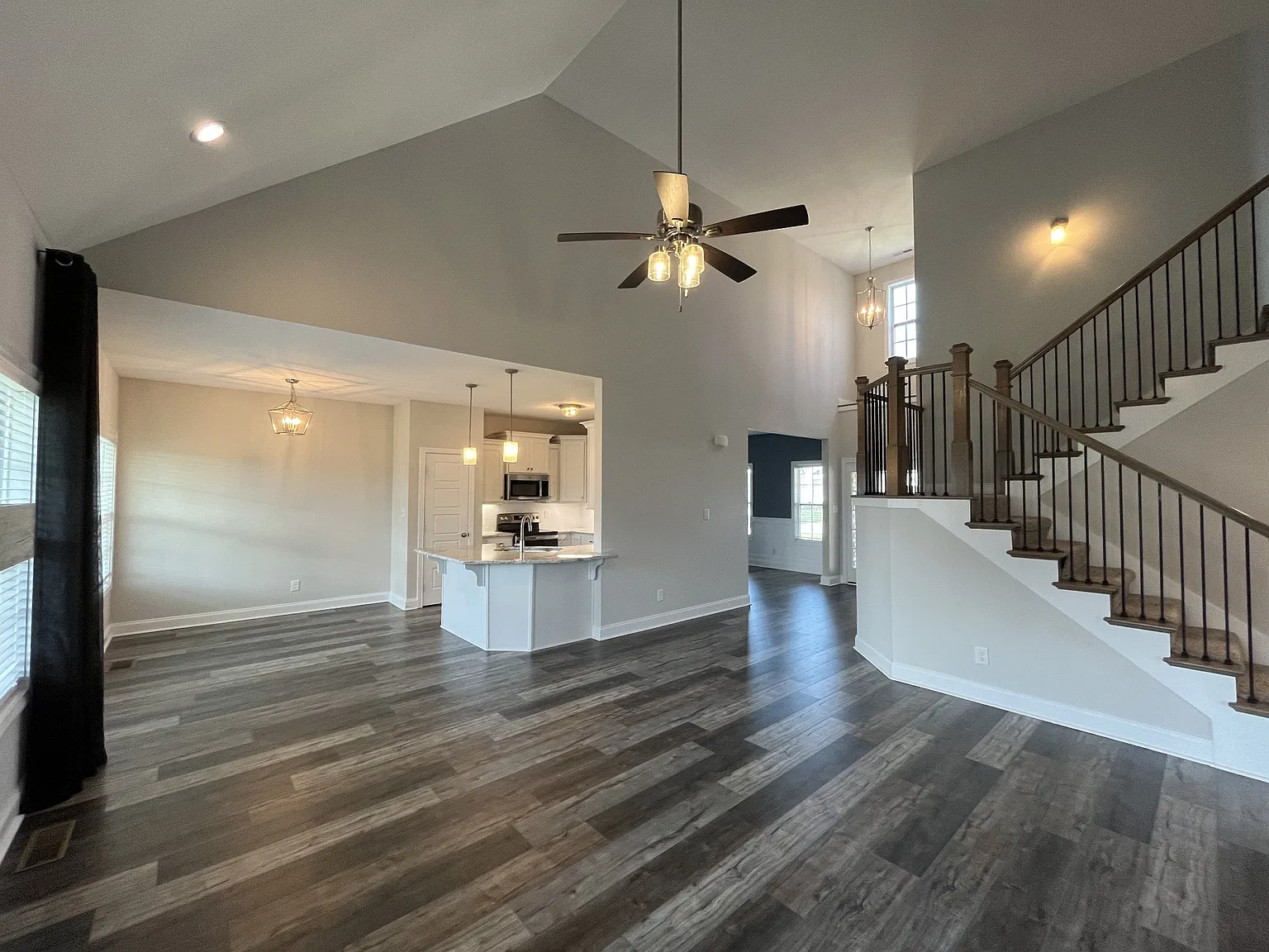 4 bed, 2.5 bath, 2243 sqft, $2,375 — Photo 4