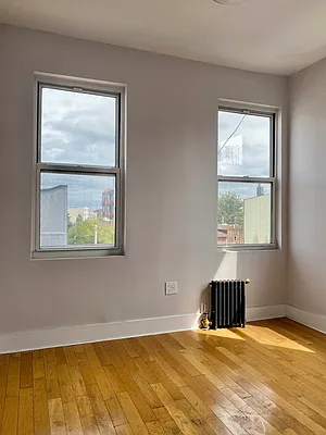 Rented by Max Apt LLC | media 17