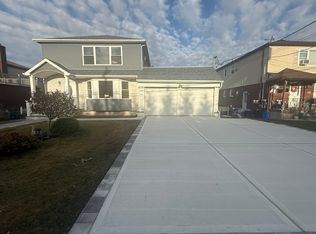 192 S Long Beach Rd #1, Rockville Centre, NY