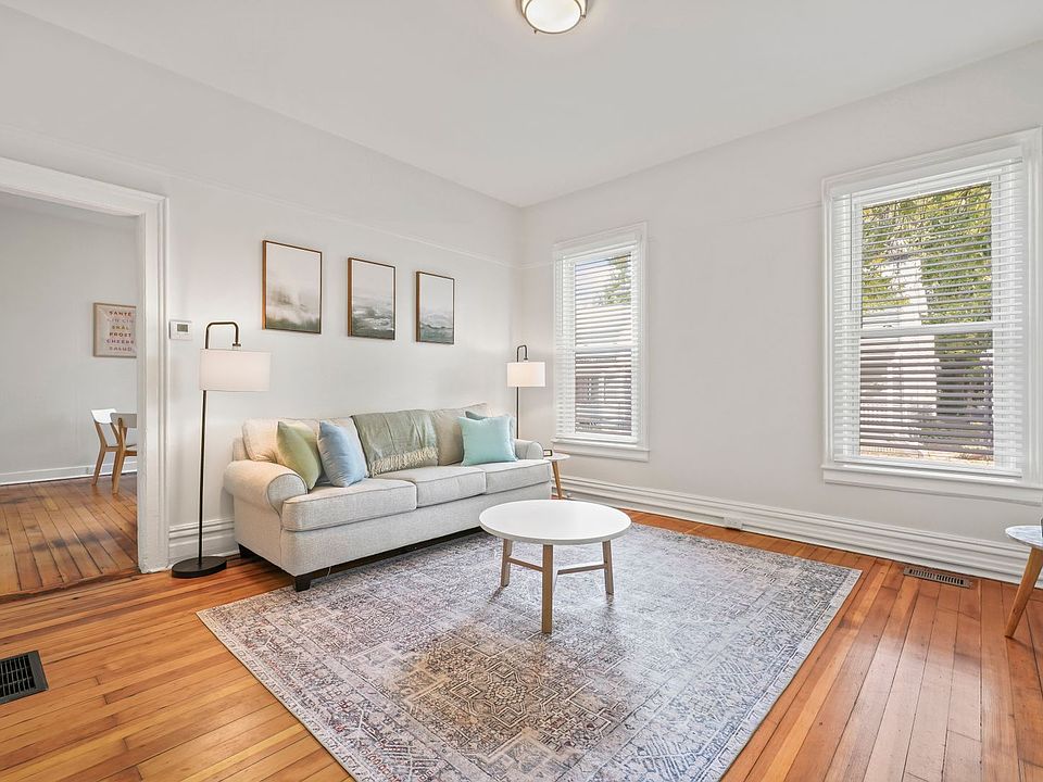 1st image of 17 Oak St #1