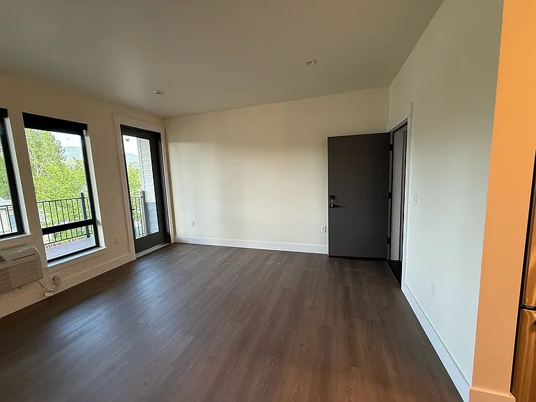 707 Victory Ln — Photo 14