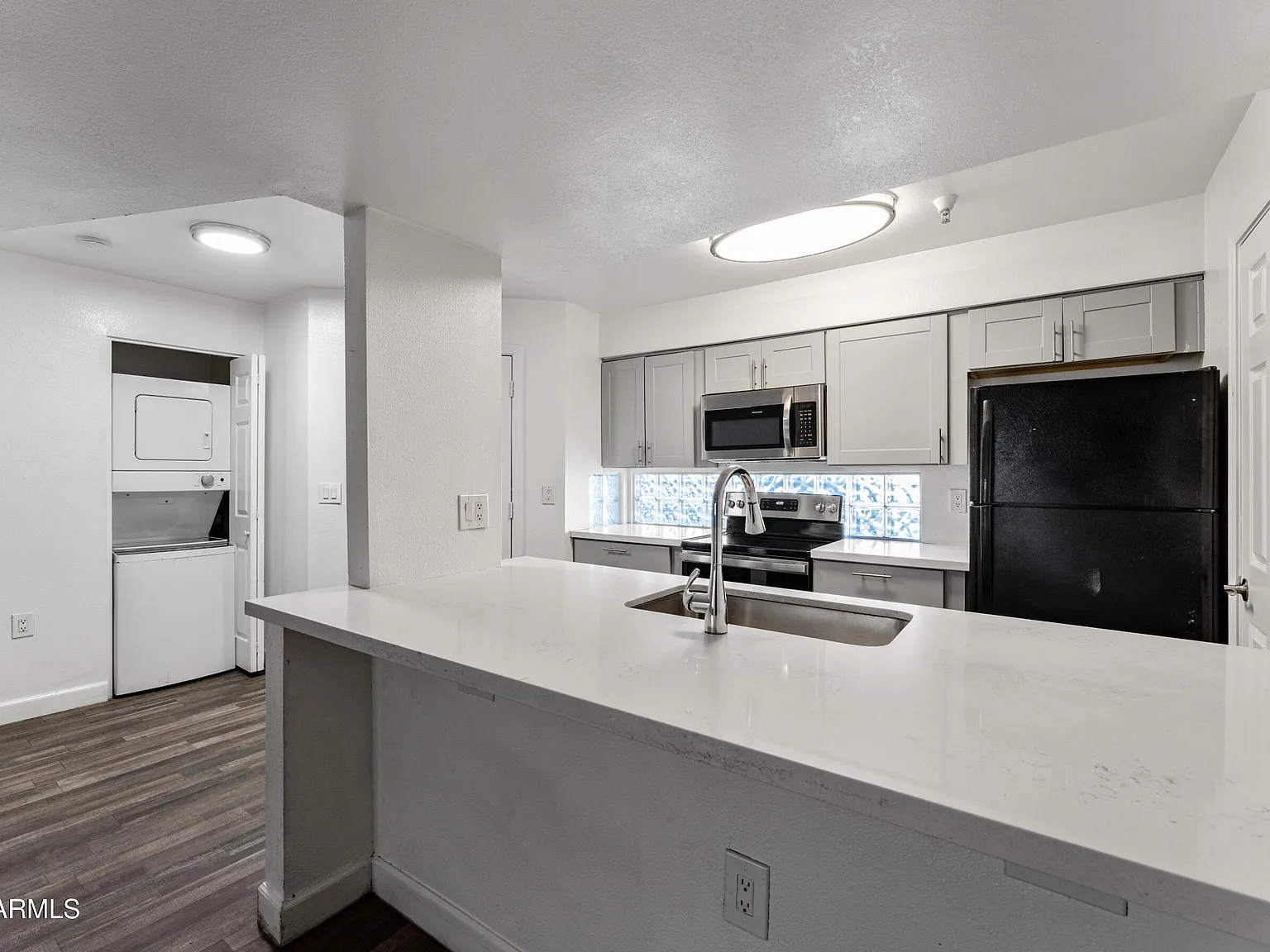 3 bed, 2.0 bath, 1067 sqft, $1,499 — Photo 3
