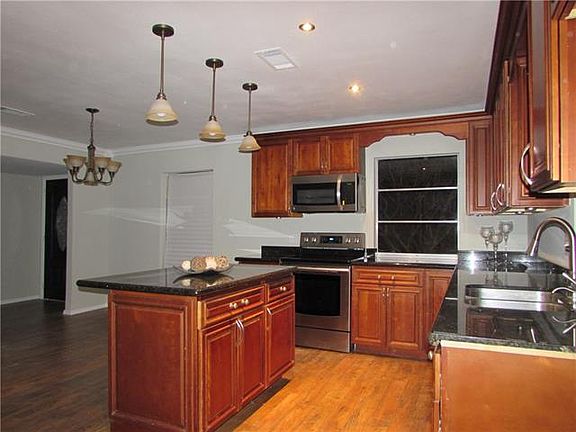 5th image of 2922 Rolling Hills Dr