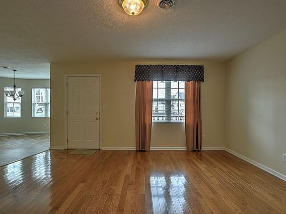 5th image of 405 E M St #405