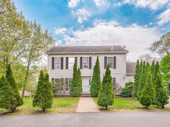 19 Pinehurst Ave, Saugus, MA 01906