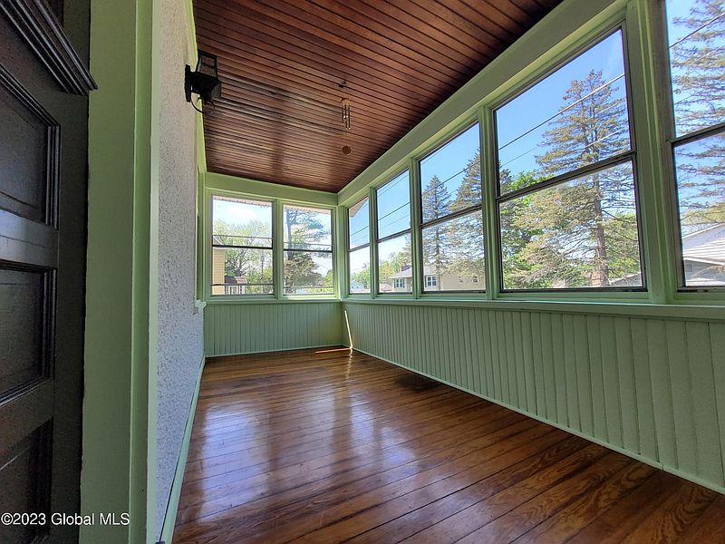 4th image of 70 Starr Avenue