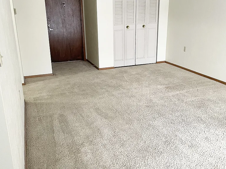 Como Lakes Apartments — Photo 17