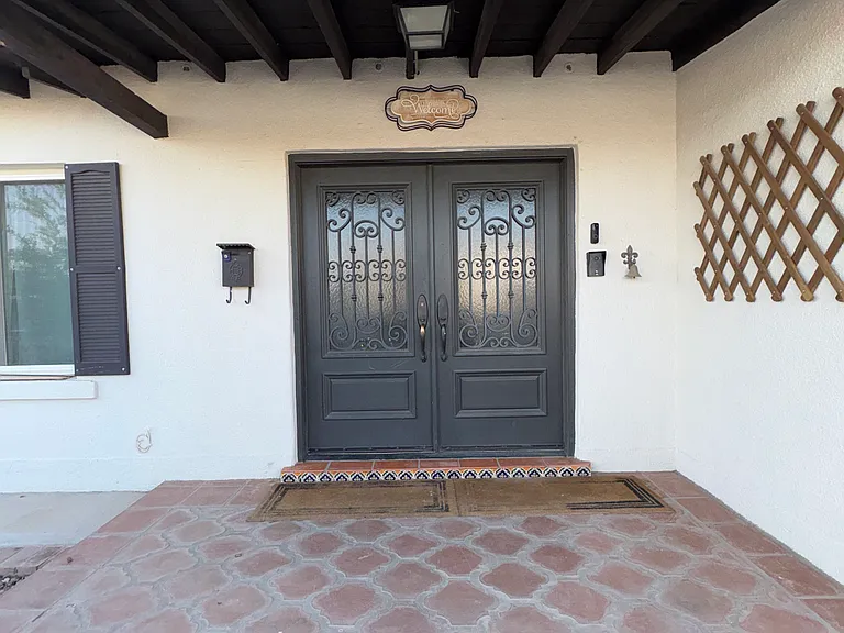 406 S Balboa Rd — Photo 1