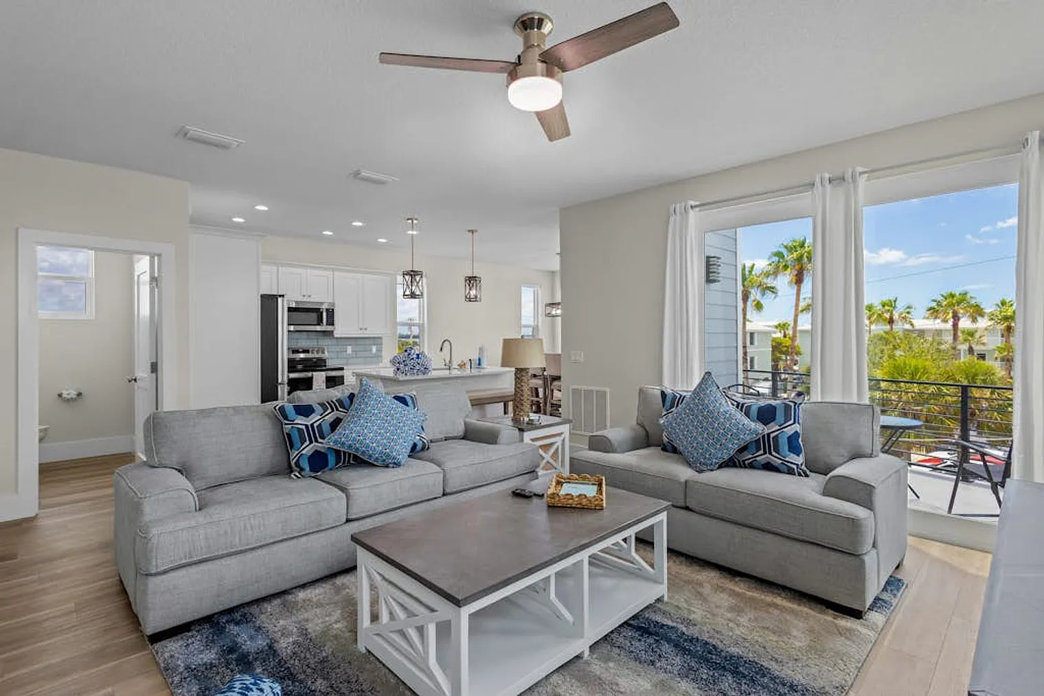 6 bed, 4.0 bath, 3595 sqft, $16,383 — Photo 3