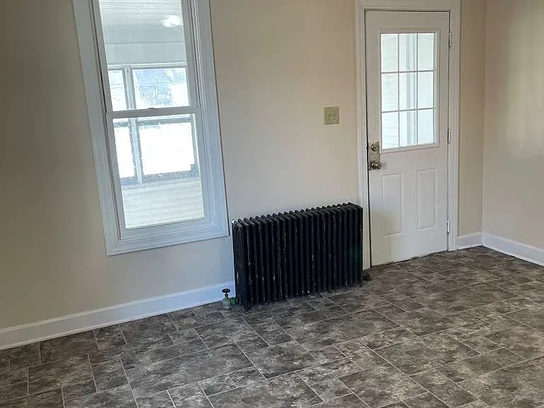 320 W Clark St — Photo 15