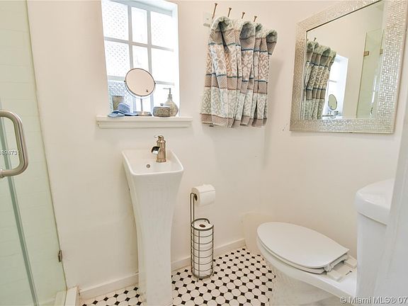 3rd image of 6981 Indian Creek Dr #6-1-3