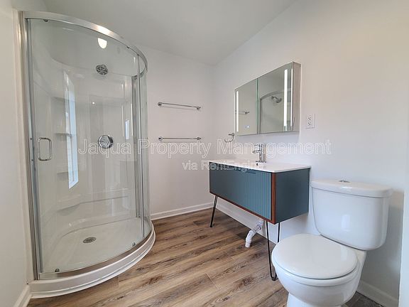 4th image of 556 Broadway St #2B