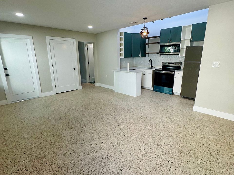 Living room/kitchen