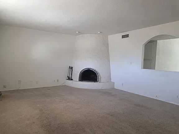 5th image of 2409 E Jensen St