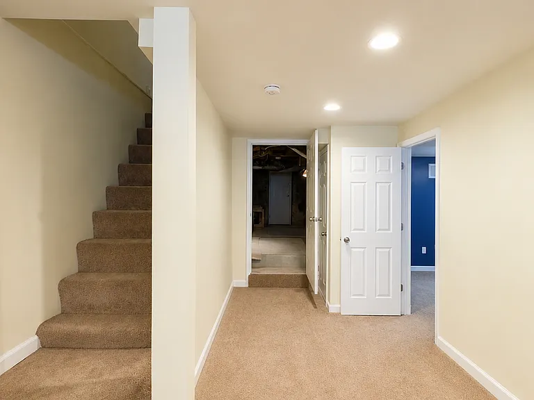 322 E Lorraine Ave — Photo 10