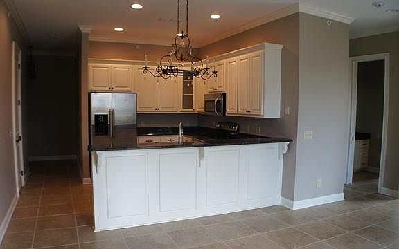 Open floor plan from living into kitchen area