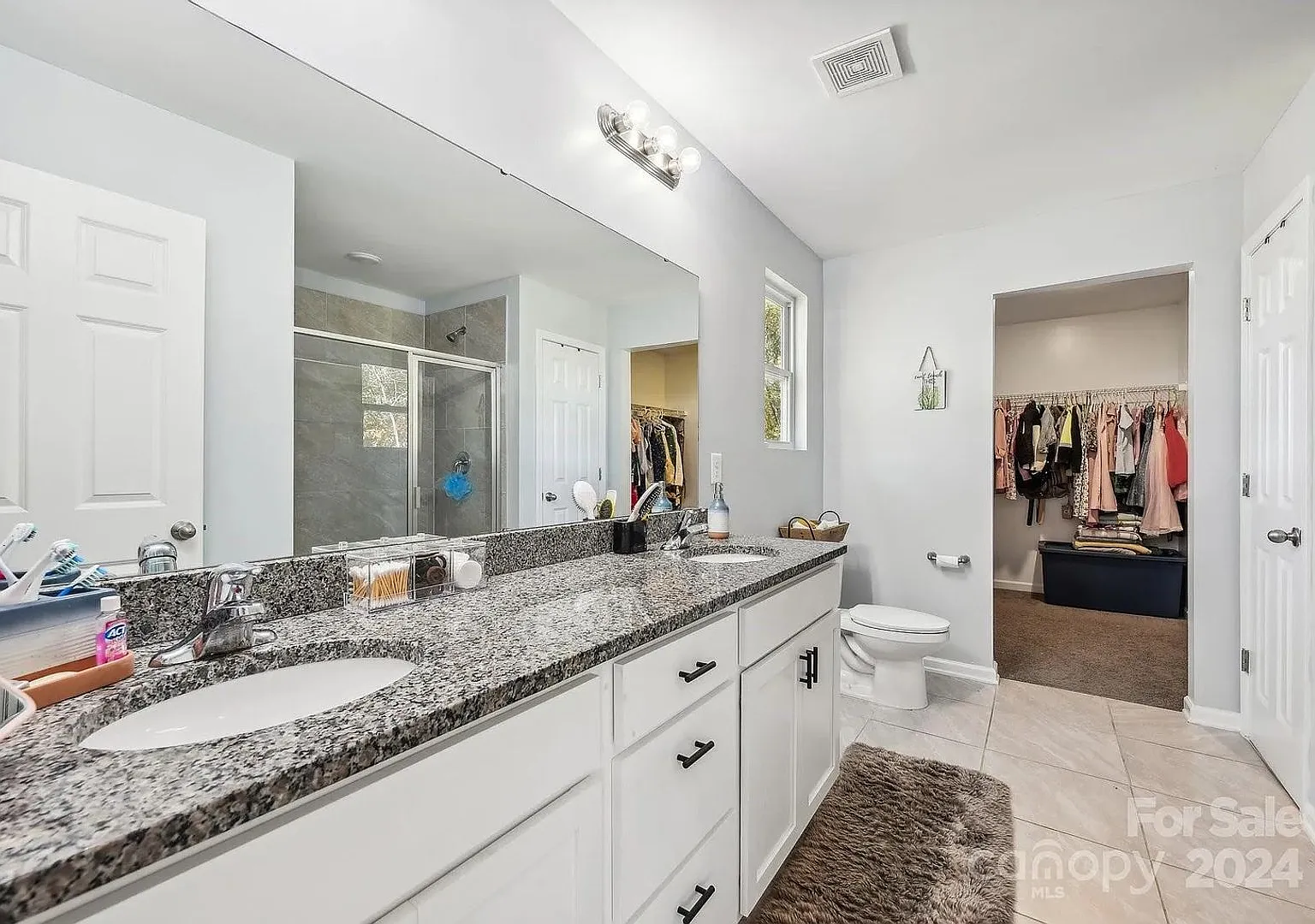 Room in 5 Bedroom Home at Denbur Dr — Photo 3