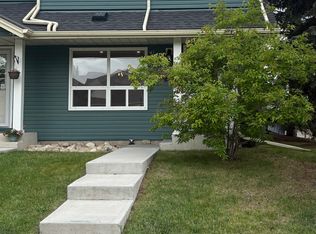 4 N Queen Anne Close SE, Calgary, AB T2J6N6