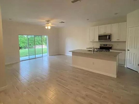 2nd image of 610 SE 4th St