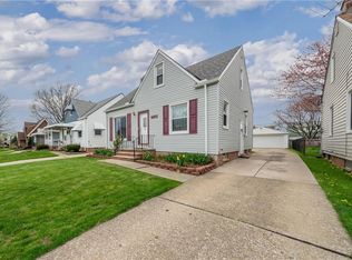6102 Pelham Dr, Parma, OH 44129