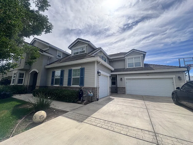 2055 Huntington Ct — Photo 1