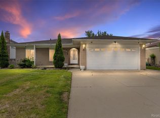 1958 Fox Hill Dr, Sterling Heights, MI