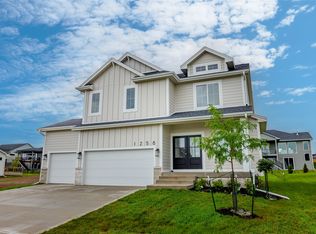 1258 S 92nd St, West Des Moines, IA 50266