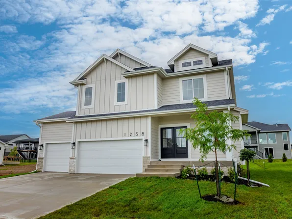 1258 S 92nd St, West Des Moines, IA 50266