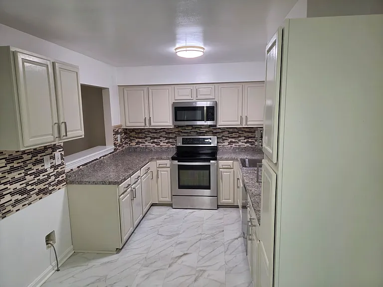 18 Hunters Gate Ct — Photo 3
