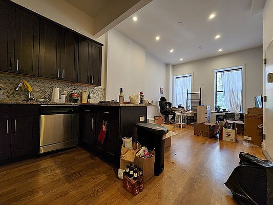 1st image of 588 Franklin Ave #1B