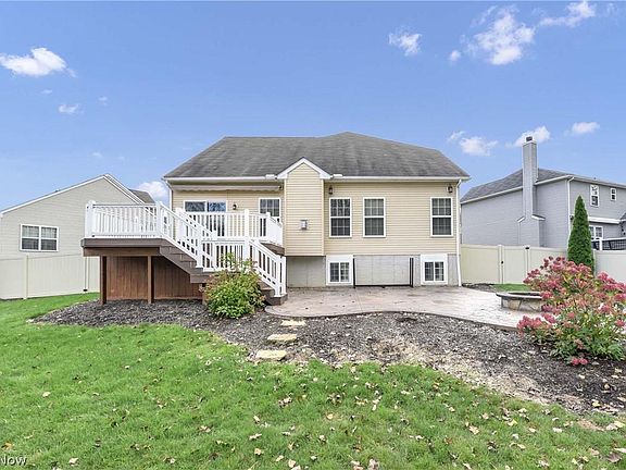 4th image of 39104 Crescent Dr