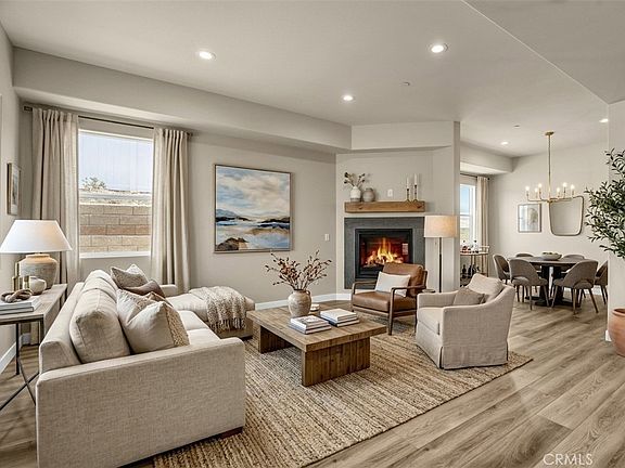 3rd image of 681 Castlehill Dr