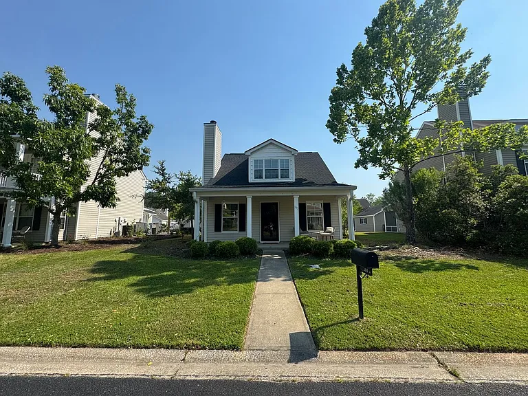 193 University Pkwy — Photo 3