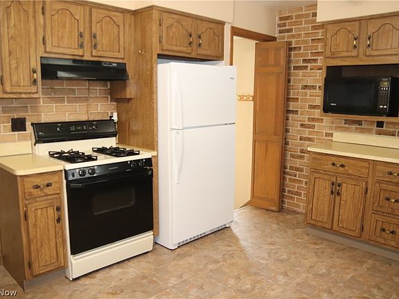 4th image of 5909 E 135th St