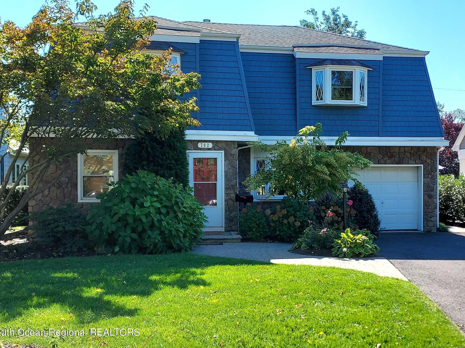 4 bed, 1764 sqft, $2,500 — Photo 1