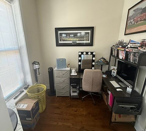 5th image of 919 N Damen Ave APT 2F