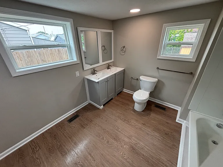 920 State St — Photo 11