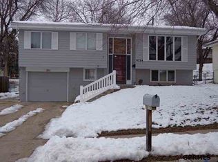 9734 Grand Ave, Omaha, NE 68134