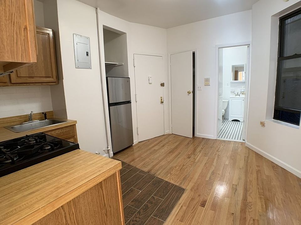 2nd image of 319 E 88th St APT 3
