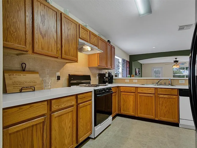615 Salma Ct — Photo 6