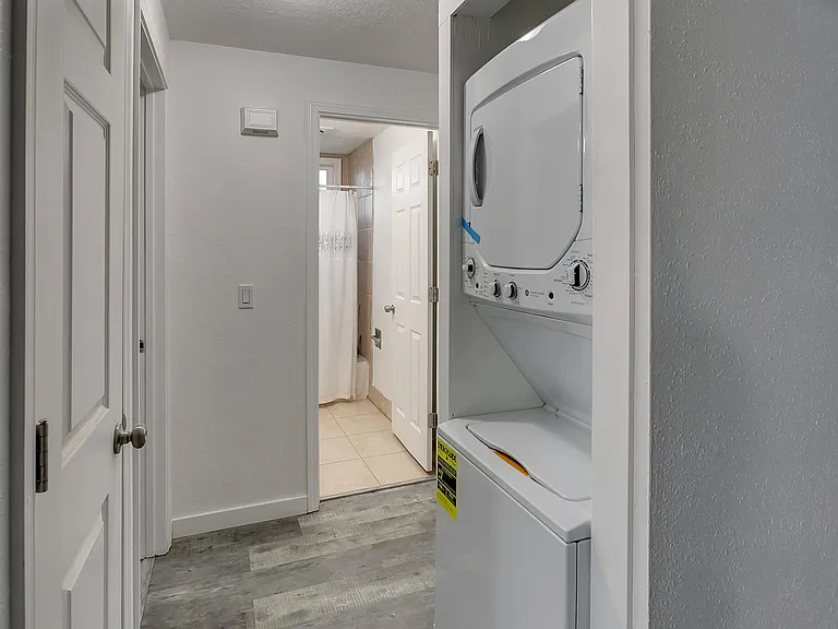 350 W Clackamas Blvd — Photo 9