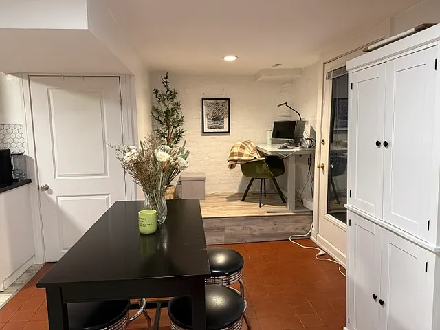 649 W Wellington Ave #B — Photo 21
