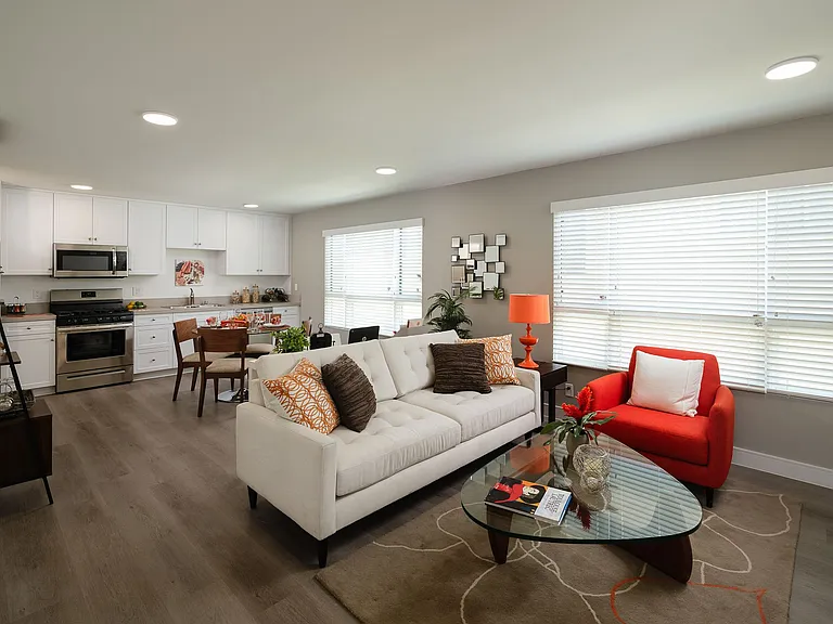Spacious 2 Bed Townhouses! * Best Koreatown Location * Washer & Dryer * Bidet — Photo 6