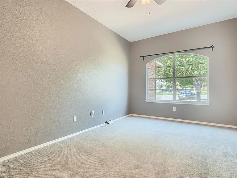 315 Waterlily Way — Photo 6
