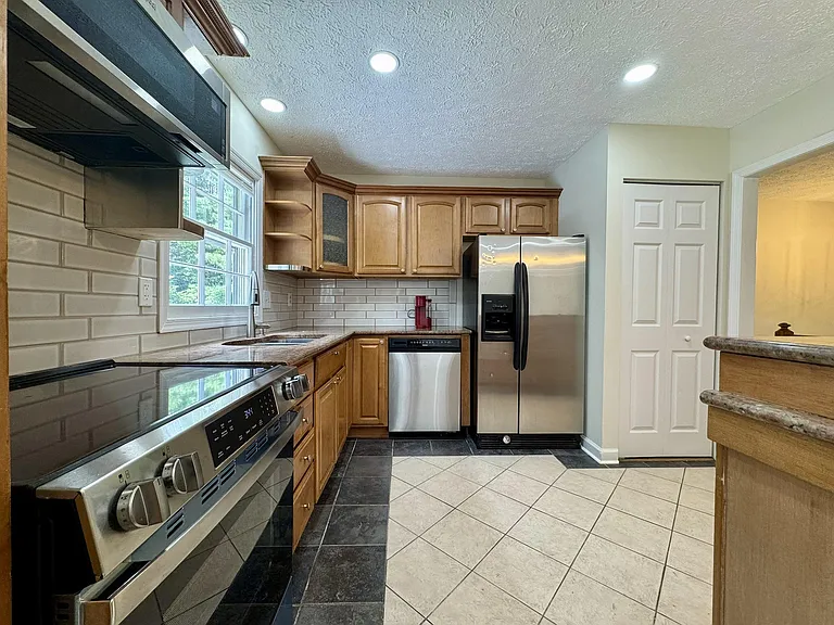 13413 Wisteria Dr — Photo 5