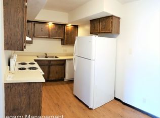 935 17th St APT 8, Bettendorf, IA