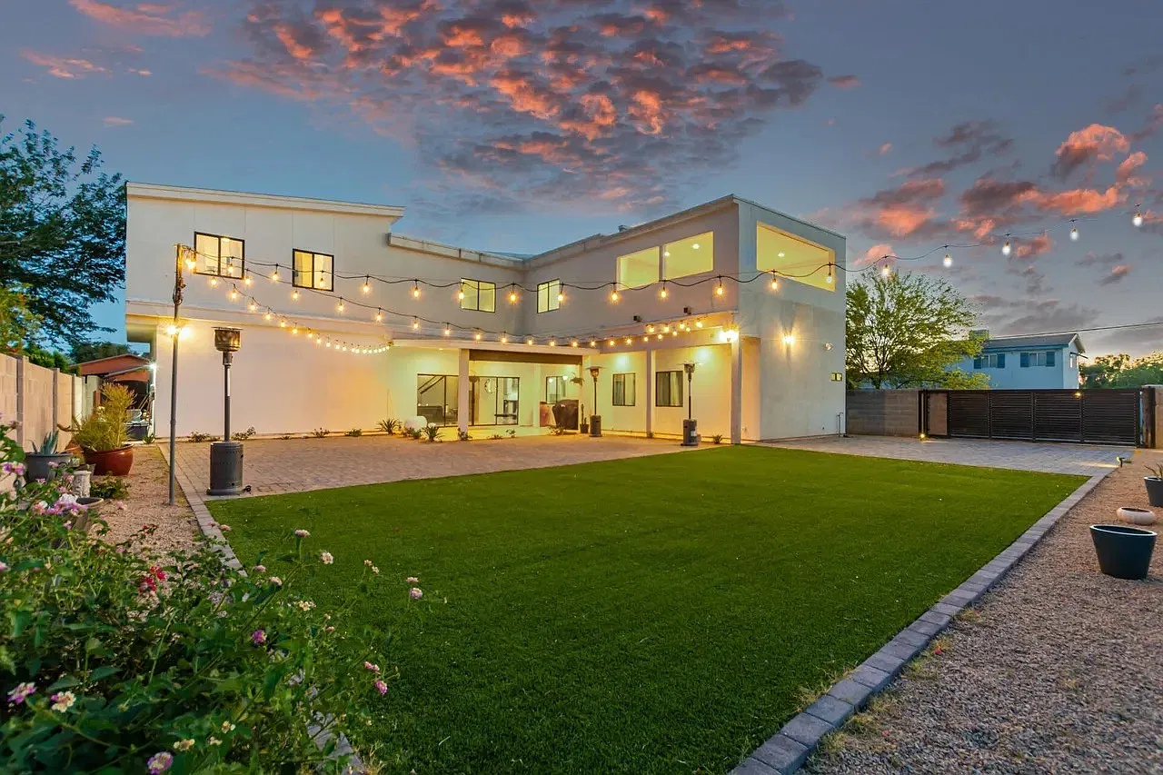 4 bed, 3800 sqft, $5,999 — Photo 2