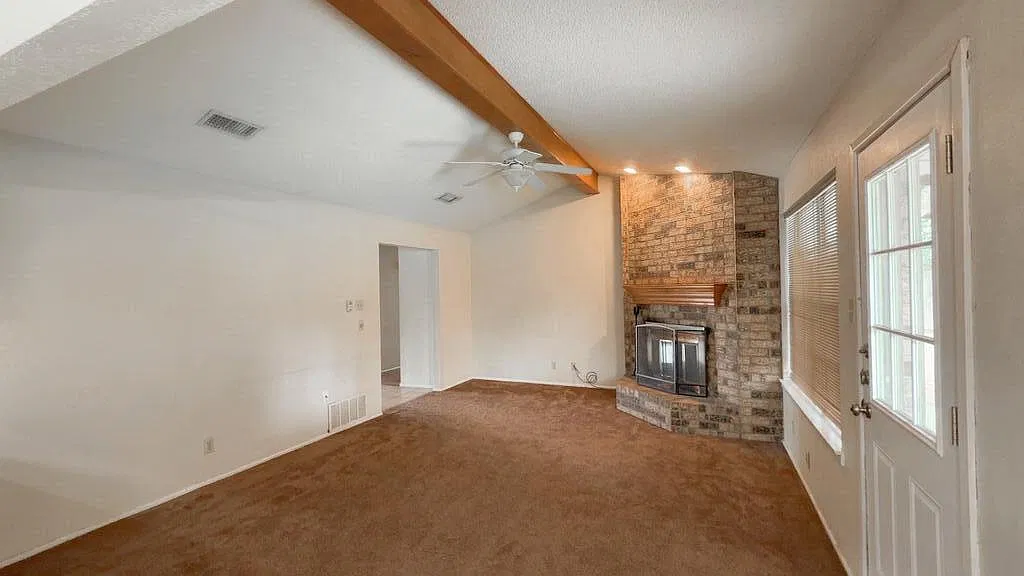 3 bed, 2.0 bath, 1402 sqft, $1,800 — Photo 3